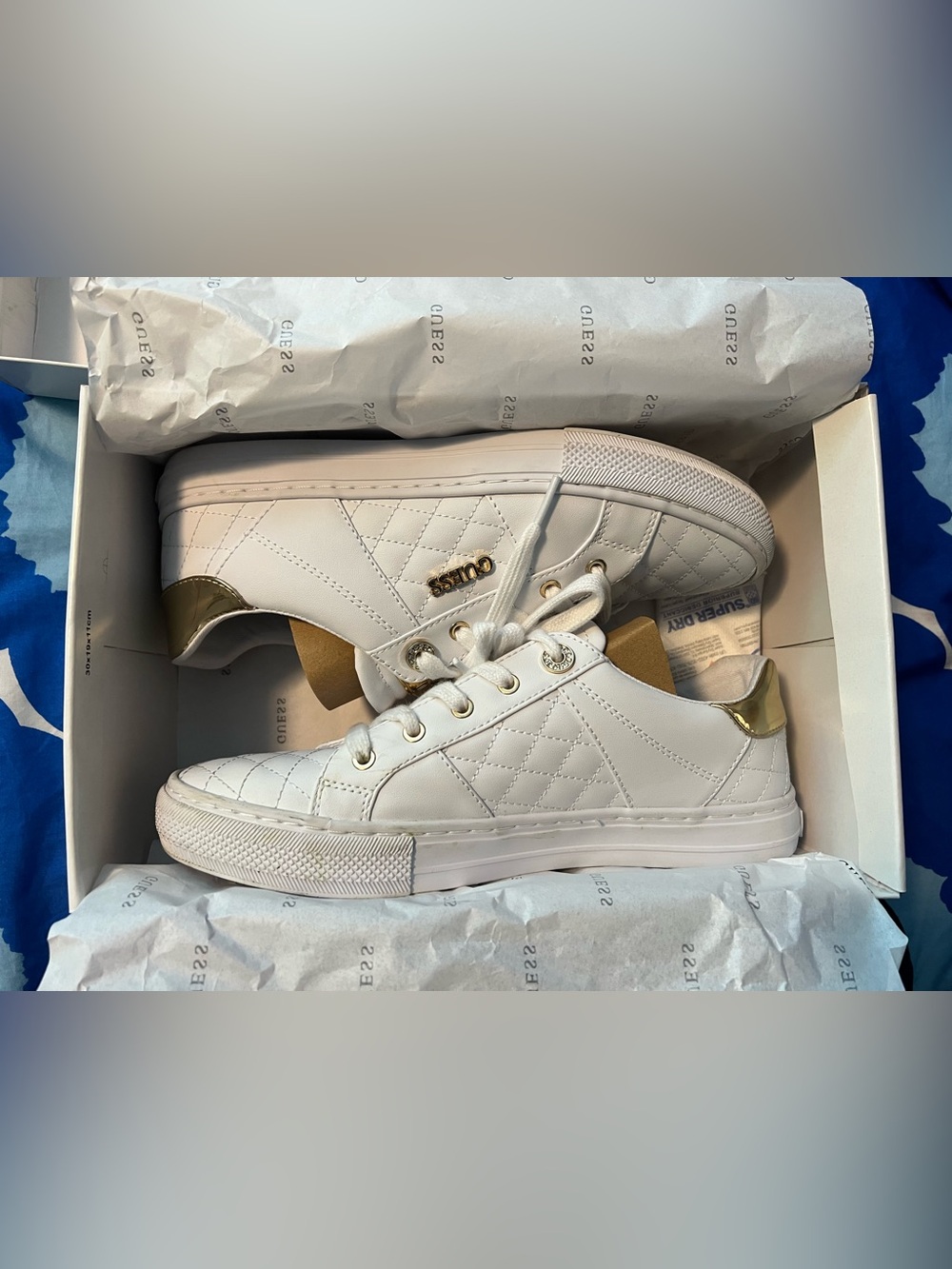 Women’s Guess Loven Sneakers Size 9